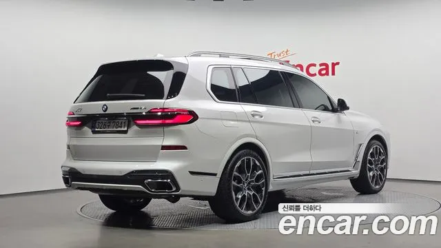 BMW X7 — Фото автомобиля 2