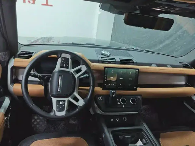 Land Rover Defender — Фото автомобиля 2