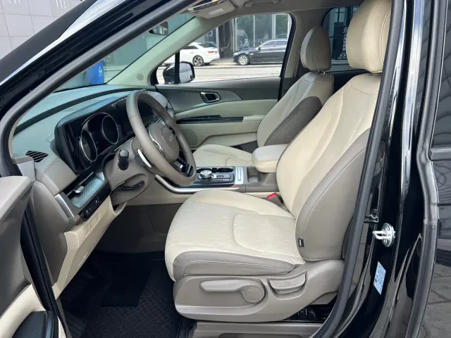 Kia Carnival — Фото автомобиля 4