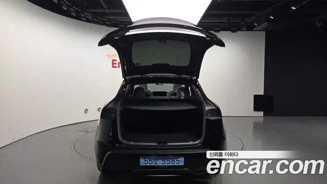 Tesla Model Y — Фото автомобиля 26