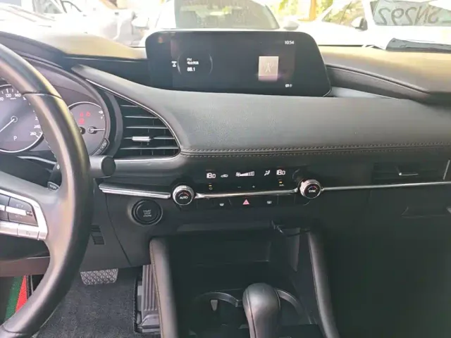Mazda Axela — Фото автомобиля 12
