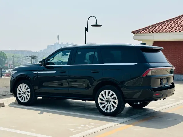 Lincoln Navigator — Фото автомобиля 6