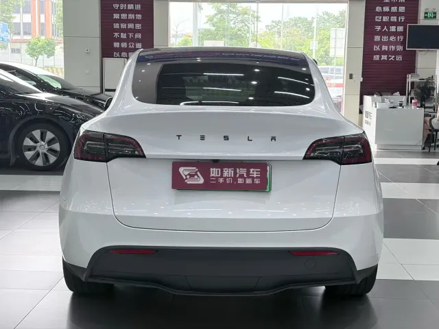 Tesla Model Y — Фото автомобиля 5