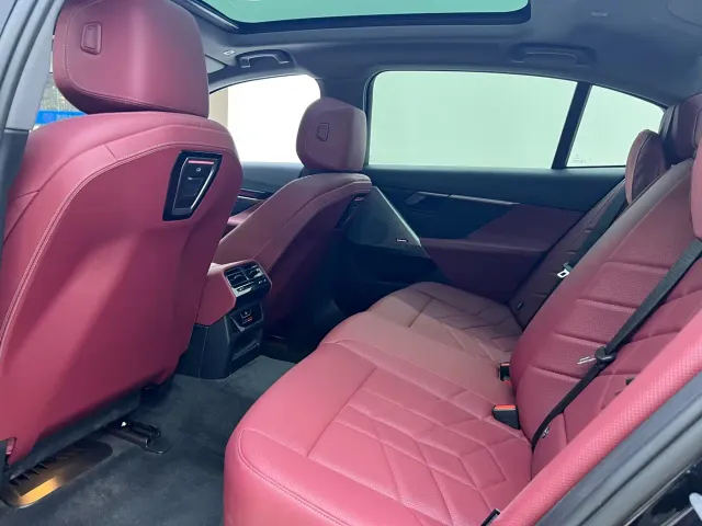 BMW 5 Series — Фото автомобиля 19