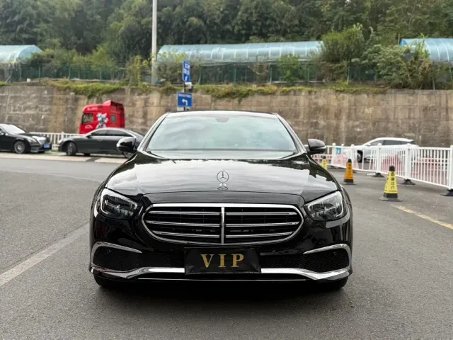Mercedes-Benz E-Class — Фото автомобиля 3