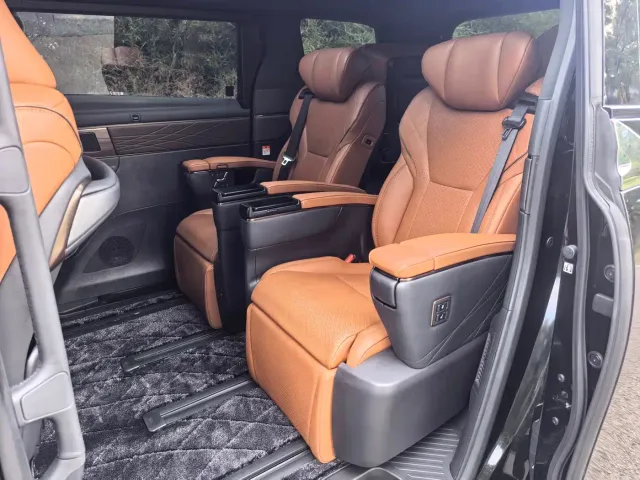 Toyota Vellfire — Фото автомобиля 7