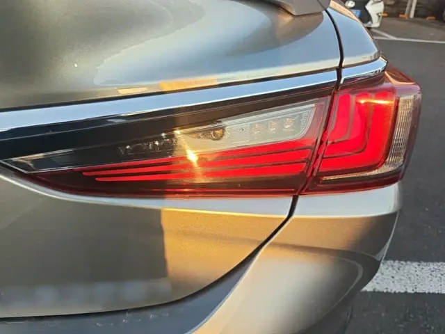 Lexus ES — Фото автомобиля 7