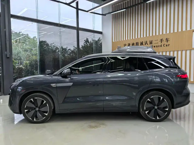 BYD Tang L — Фото автомобиля 9