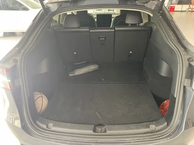 Tesla Model Y — Фото автомобиля 11