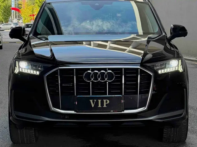 Audi Q7 — Фото автомобиля 2