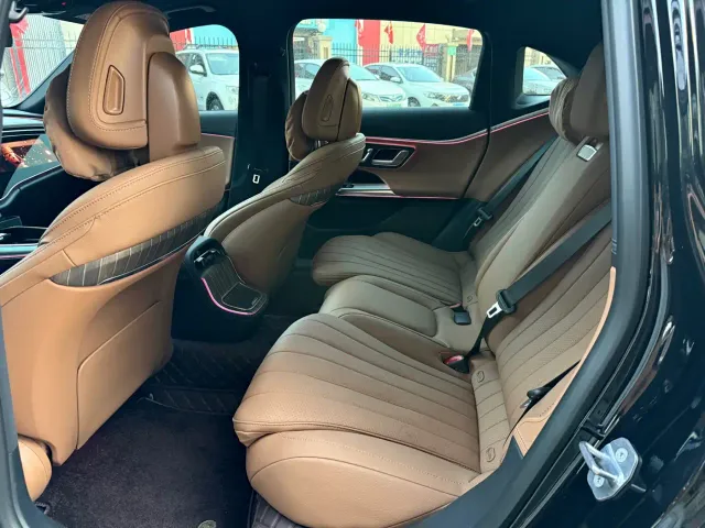 Mercedes-Benz E-Class — Фото автомобиля 5