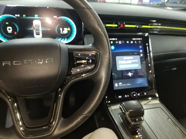 Roewe RX5 — Фото автомобиля 9