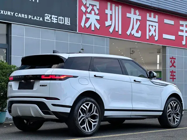 Land Rover Range Rover Evoque New Energy 2022 Range Rover Evoque L P300e Plug-in Hybrid — Фото автомобиля 10