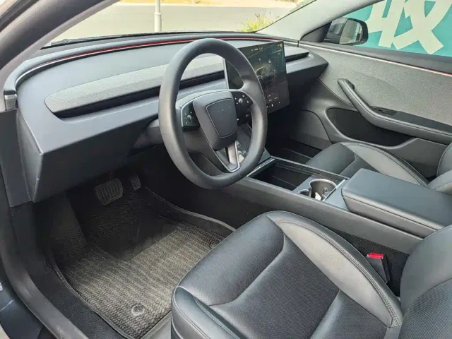 Tesla Model 3 — Фото автомобиля 7