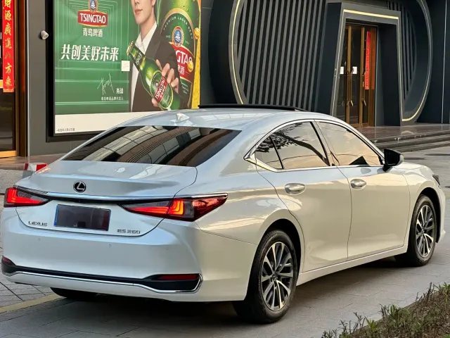 Lexus ES — Фото автомобиля 12
