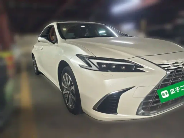 Lexus ES — Фото автомобиля 3