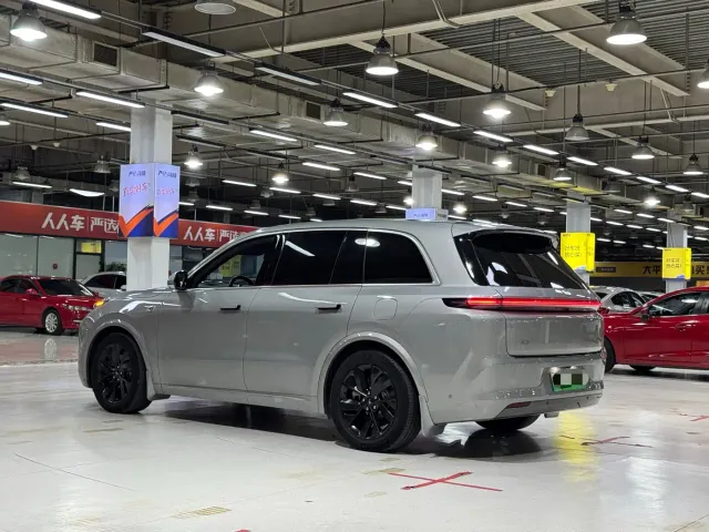 Li Auto L8 — Фото автомобиля 6