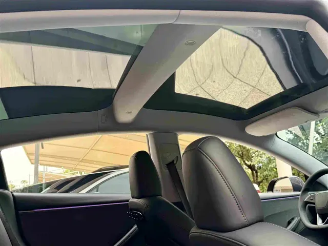 Tesla Model 3 — Фото автомобиля 17