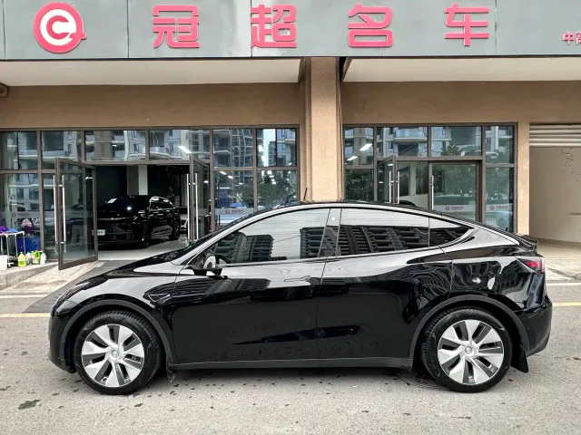 Tesla Model Y — Фото автомобиля 5