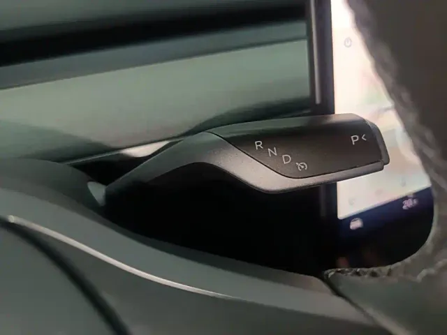 Tesla Model Y — Фото автомобиля 13