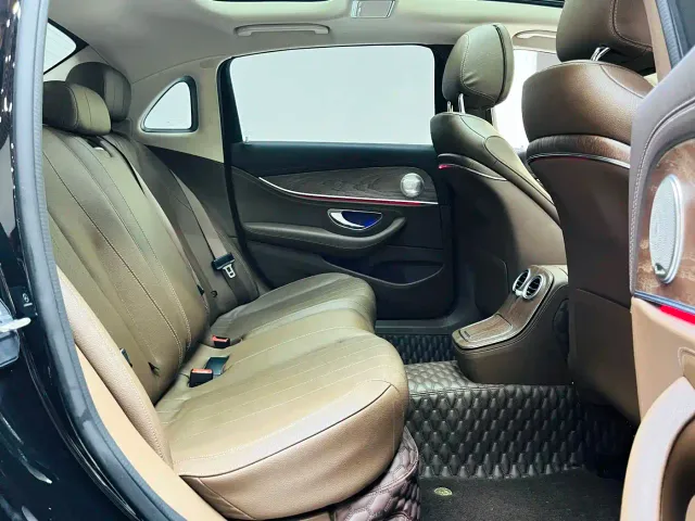 Mercedes-Benz E-Class — Фото автомобиля 9