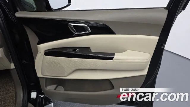 Kia Carnival Generation 4 — Фото автомобиля 12
