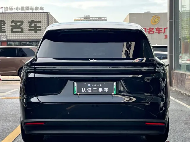 Li Auto i8 — Фото автомобиля 4