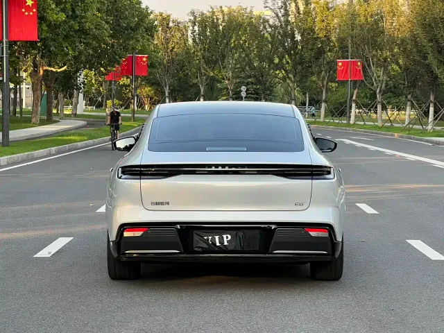 Geely Galaxy E8 — Фото автомобиля 14