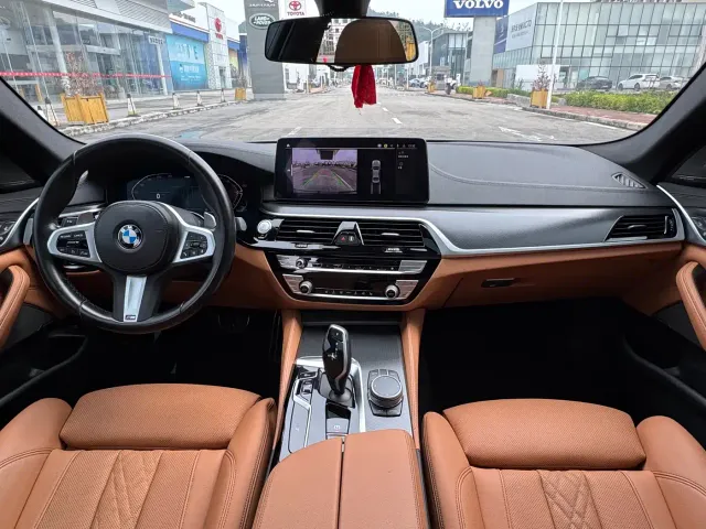 BMW 5 Series — Фото автомобиля 9