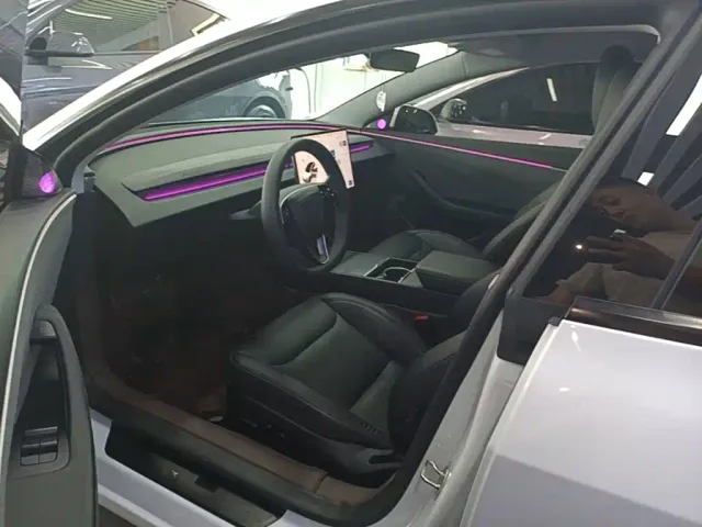 Tesla Model 3 — Фото автомобиля 14