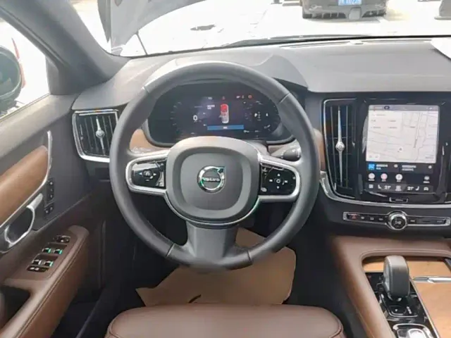 Volvo S90 — Фото автомобиля 10
