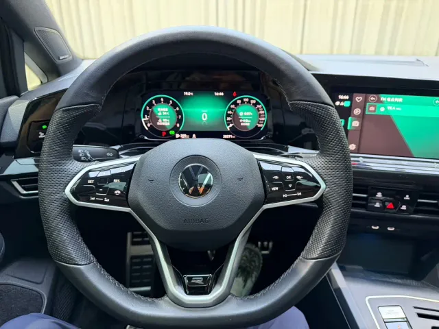 Volkswagen Golf — Фото автомобиля 14