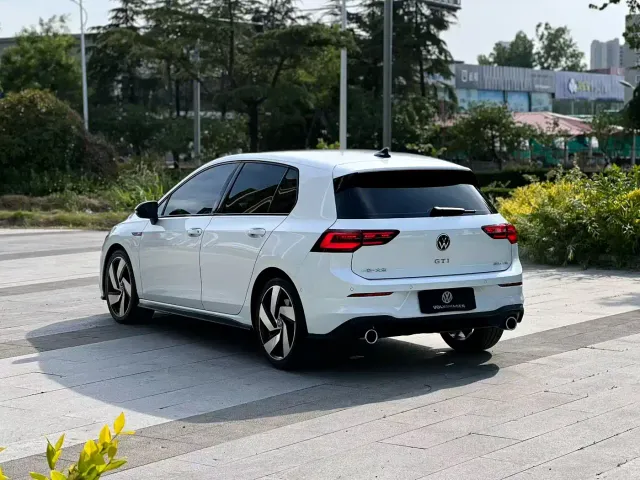 Volkswagen Golf GTI — Фото автомобиля 7