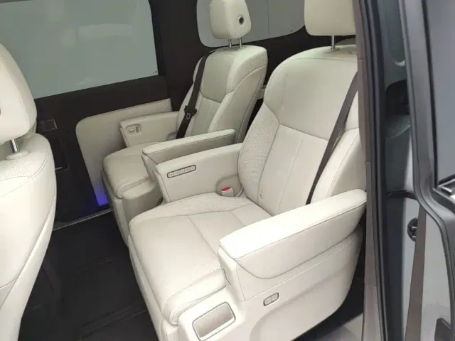 Li Auto MEGA — Фото автомобиля 16