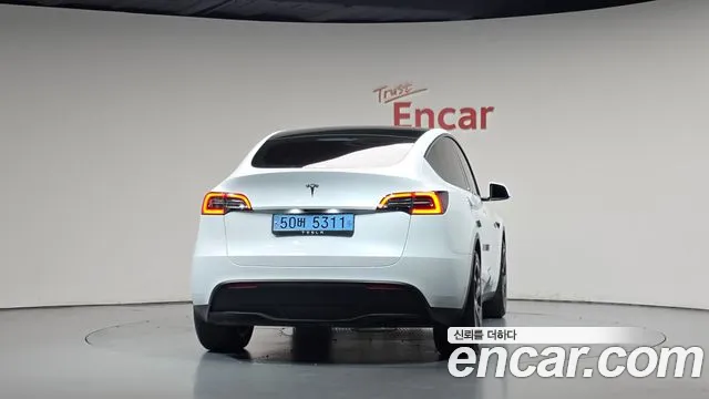 Tesla Model Y — Фото автомобиля 4