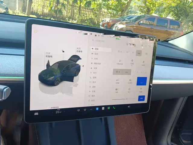 Tesla Model Y — Фото автомобиля 12