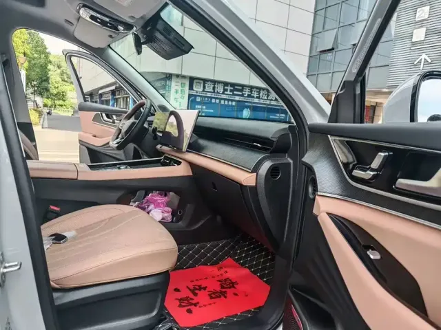 Chery Tiggo 8L 2024 Model 2.0T 2WD Luxury 5-Seater — Фото автомобиля 6