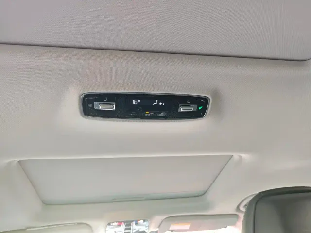Roewe iMAX8 — Фото автомобиля 18