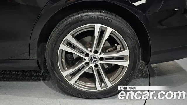 Mercedes-Benz E-Class — Фото автомобиля 20