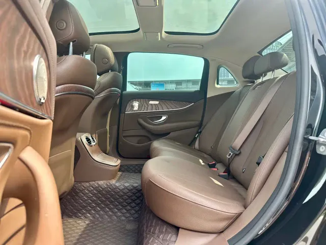 Mercedes-Benz E-Class — Фото автомобиля 9