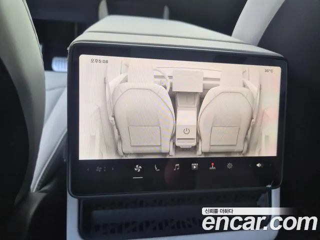 Tesla Model Y — Фото автомобиля 16