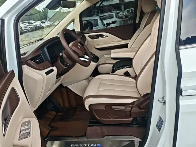 Bestune Besturn M9 — Фото автомобиля 14