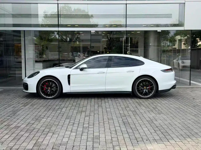 Porsche Panamera — Фото автомобиля 2