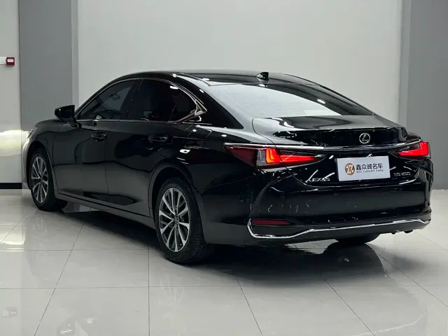 Lexus ES — Фото автомобиля 17
