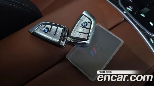 BMW 8 Series G15 — Фото автомобиля 17