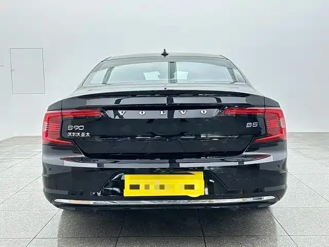 Volvo S90 — Фото автомобиля 5