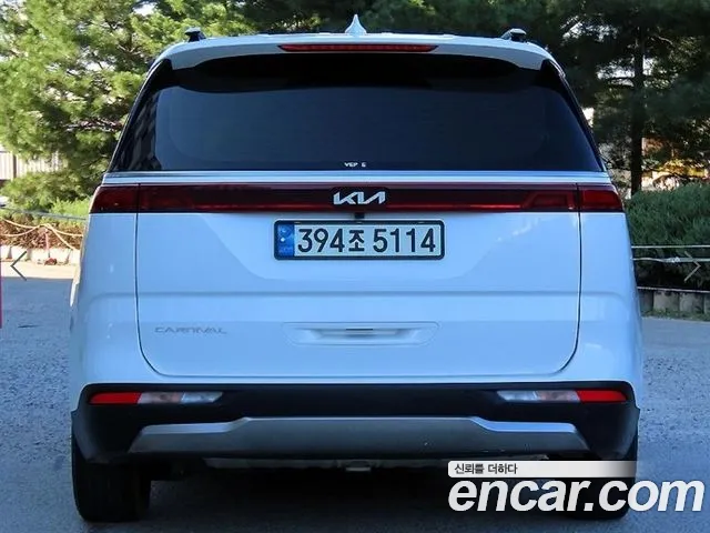 Kia Carnival Generation 4 — Фото автомобиля 4