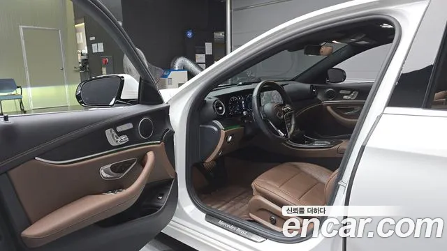 Mercedes-Benz E-Class — Фото автомобиля 10