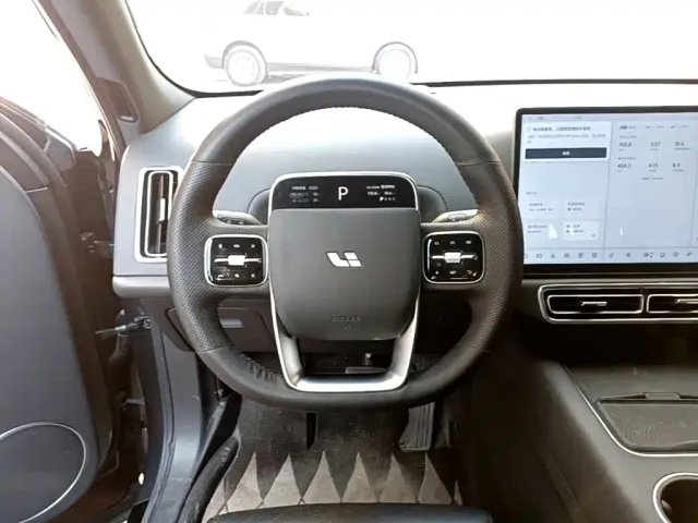 Li Auto L7 — Фото автомобиля 10