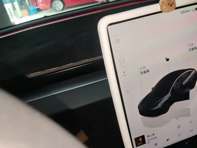 Tesla Model 3 — Фото автомобиля 13